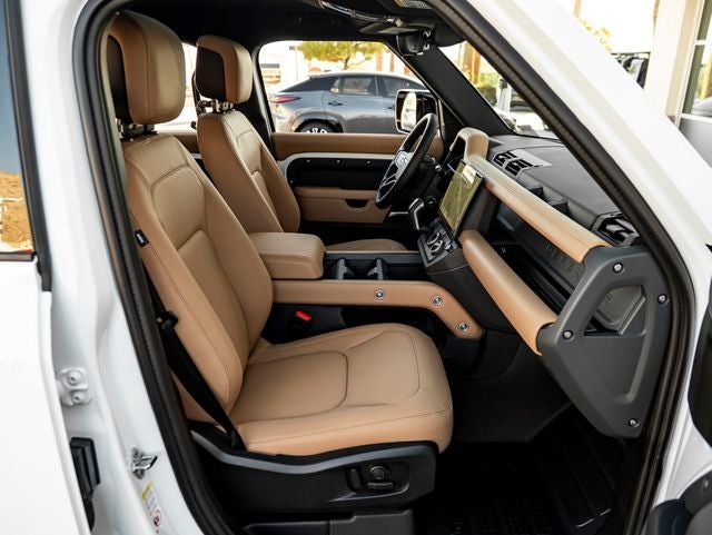 2026 Land Rover Defender 110 X-Dynamic SE