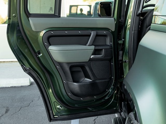 2026 Land Rover Defender 110 X-Dynamic SE