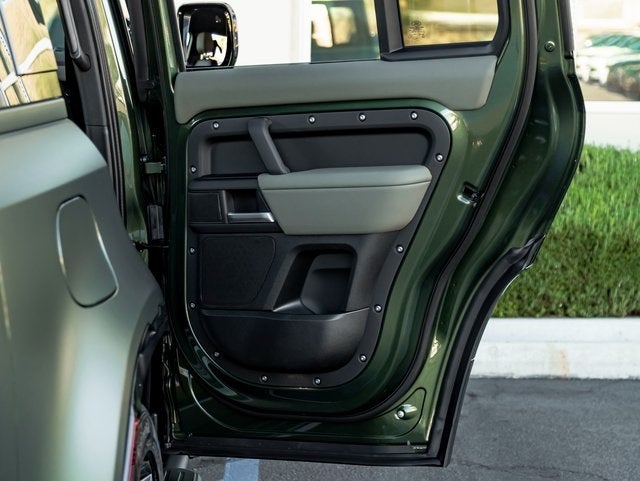 2026 Land Rover Defender 110 X-Dynamic SE