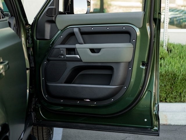 2026 Land Rover Defender 110 X-Dynamic SE