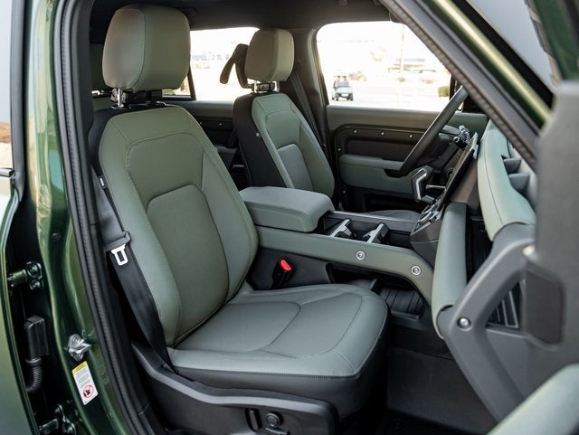 2026 Land Rover Defender 110 X-Dynamic SE