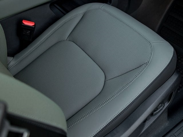 2026 Land Rover Defender 110 X-Dynamic SE