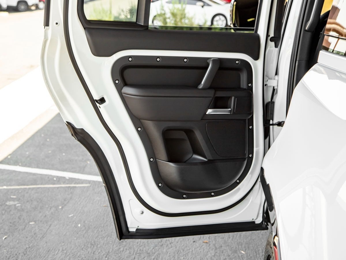 2025 Land Rover Defender 110 X-Dynamic SE