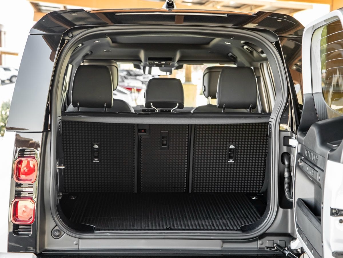 2025 Land Rover Defender 110 X-Dynamic SE