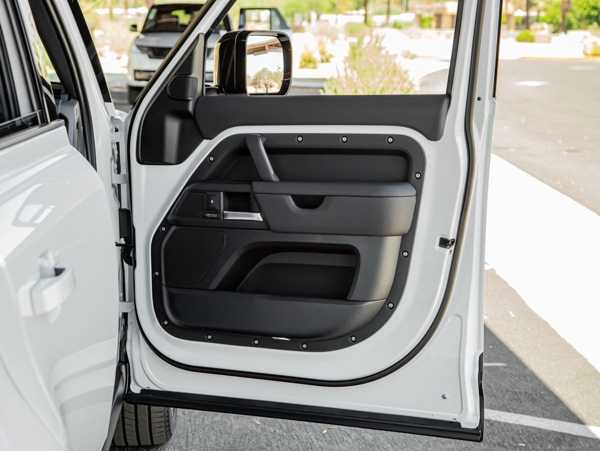 2025 Land Rover Defender 110 X-Dynamic SE