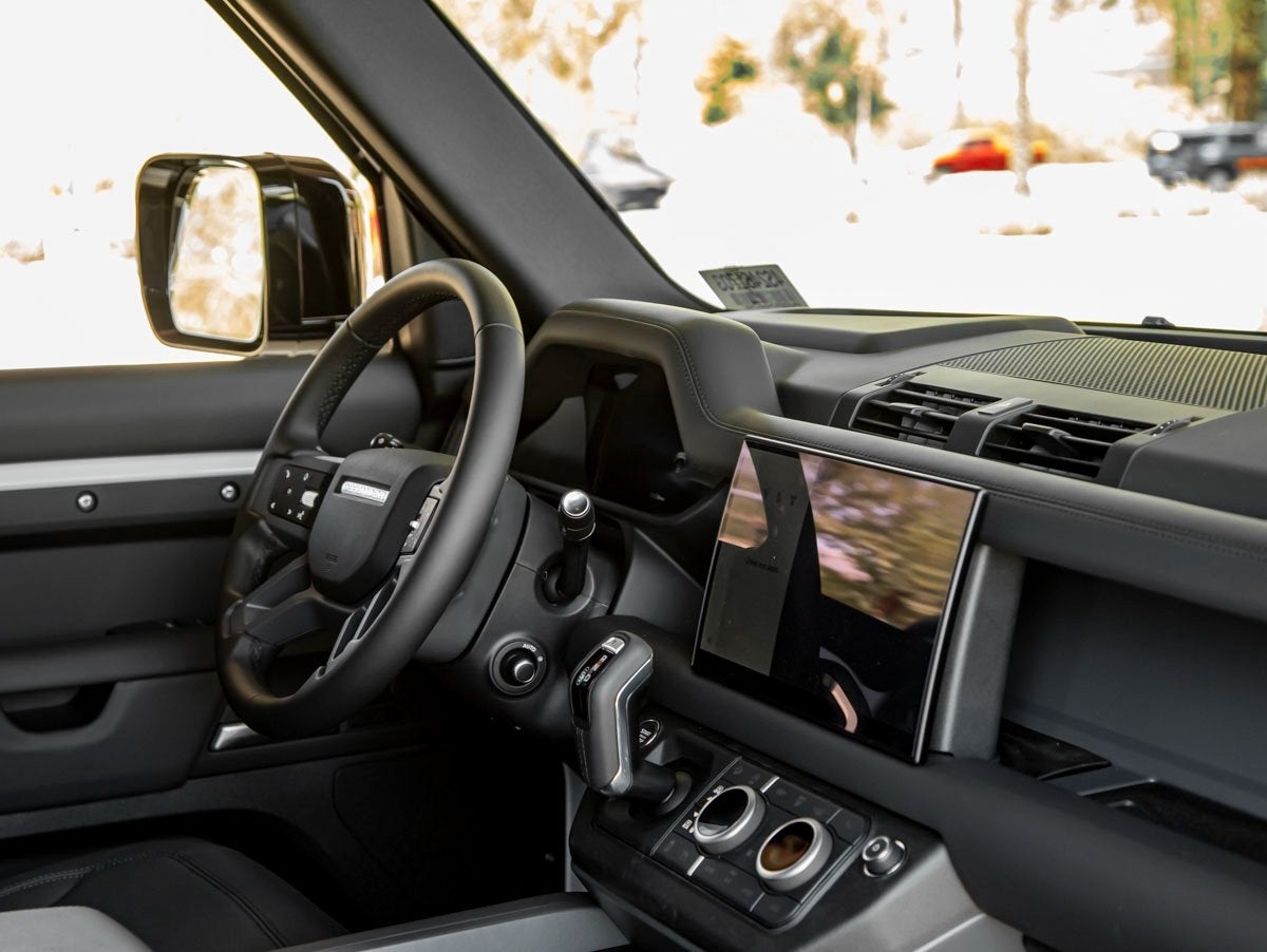 2025 Land Rover Defender 110 X-Dynamic SE