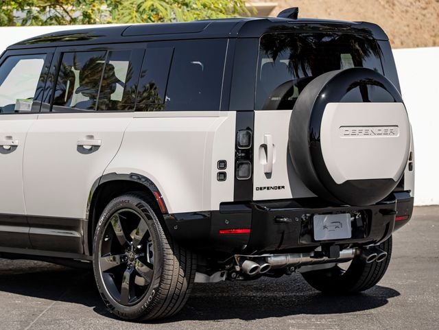 2026 Land Rover Defender 110 X-Dynamic SE