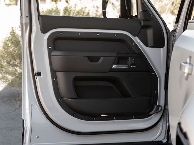 2026 Land Rover Defender 110 X-Dynamic SE