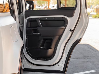 2026 Land Rover Defender 110 X-Dynamic SE