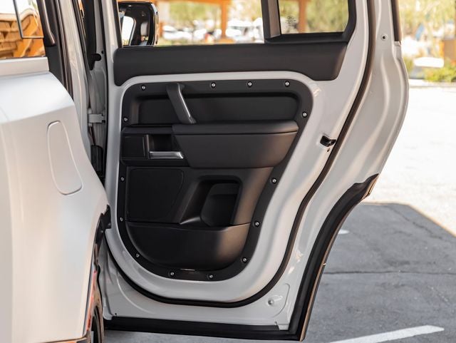 2026 Land Rover Defender 110 X-Dynamic SE