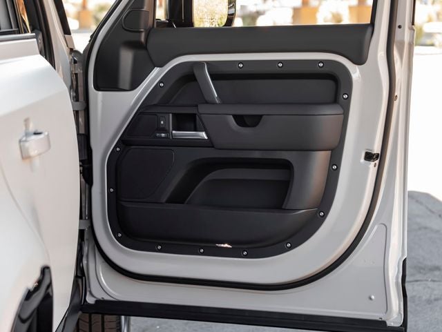 2026 Land Rover Defender 110 X-Dynamic SE
