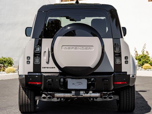 2026 Land Rover Defender 110 X-Dynamic SE