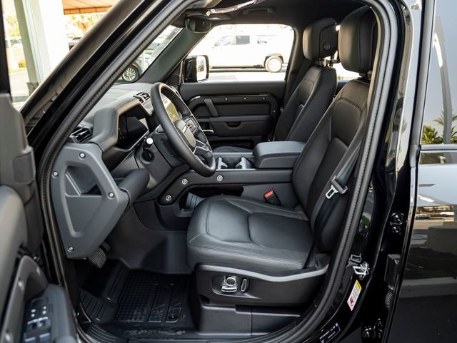 2026 Land Rover Defender 130 X-Dynamic SE