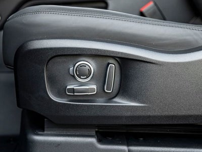 2026 Land Rover Defender 130 X-Dynamic SE
