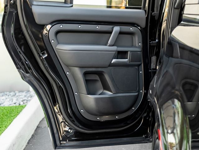 2026 Land Rover Defender 130 X-Dynamic SE