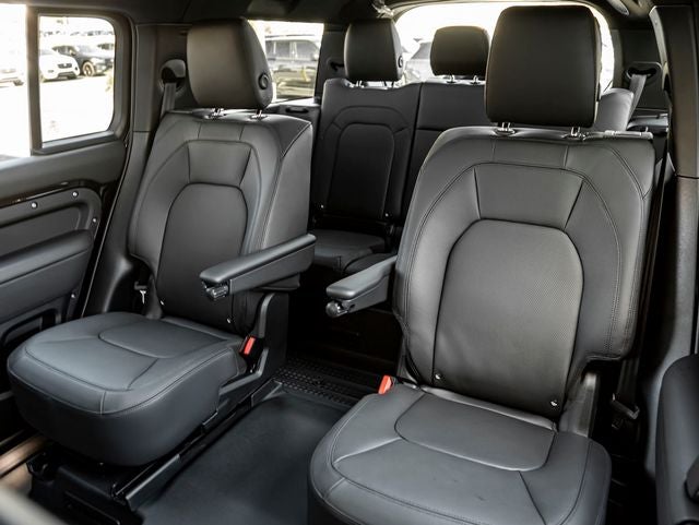 2026 Land Rover Defender 130 X-Dynamic SE