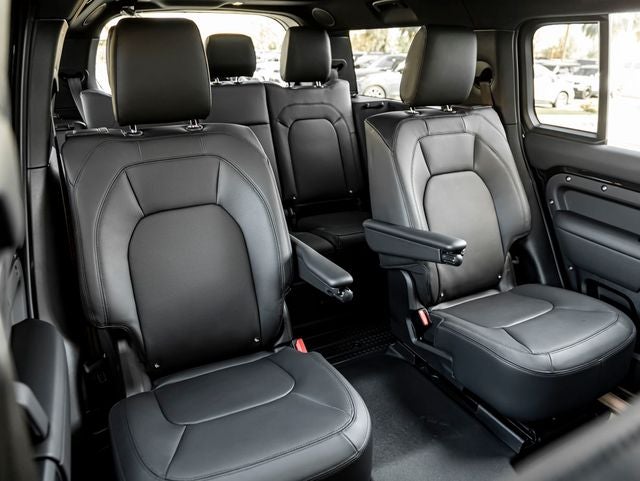 2026 Land Rover Defender 130 X-Dynamic SE