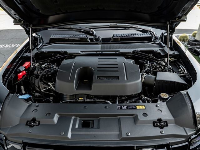 2026 Land Rover Defender 130 X-Dynamic SE
