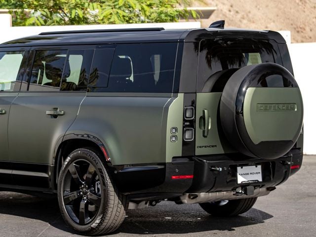 2026 Land Rover Defender 130 X-Dynamic SE