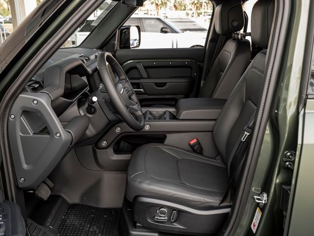 2026 Land Rover Defender 130 X-Dynamic SE