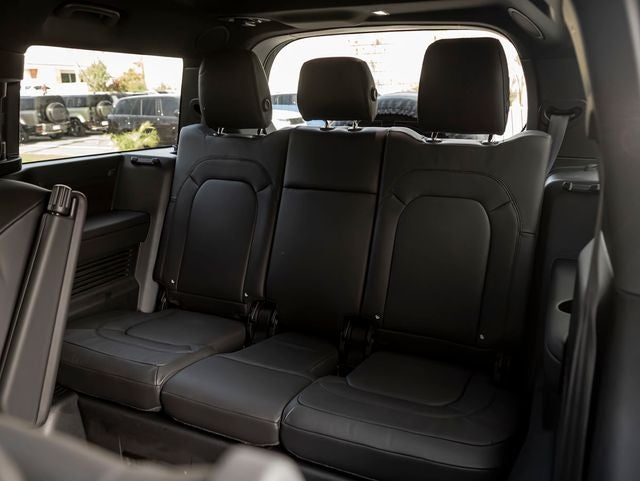 2026 Land Rover Defender 130 X-Dynamic SE