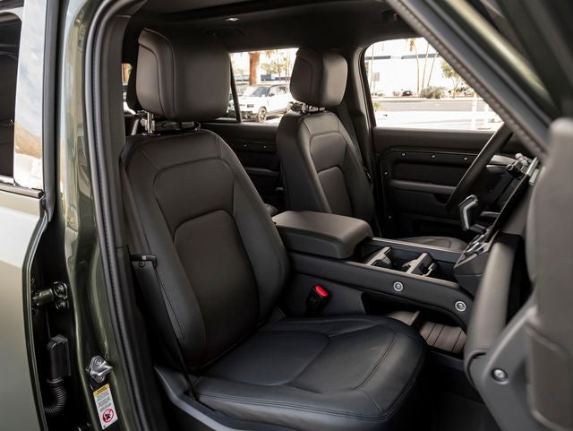 2026 Land Rover Defender 130 X-Dynamic SE