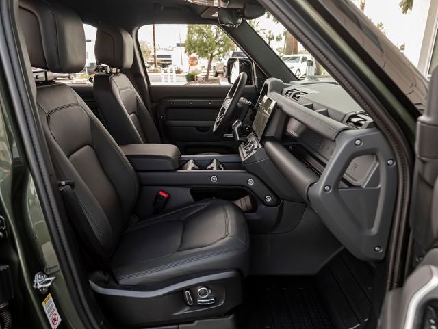 2026 Land Rover Defender 130 X-Dynamic SE