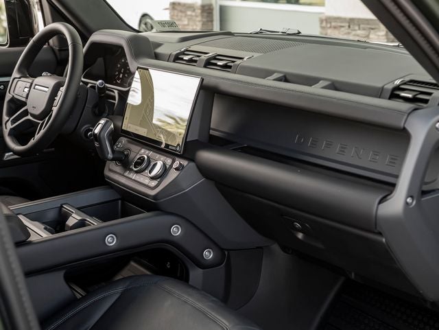 2026 Land Rover Defender 130 X-Dynamic SE