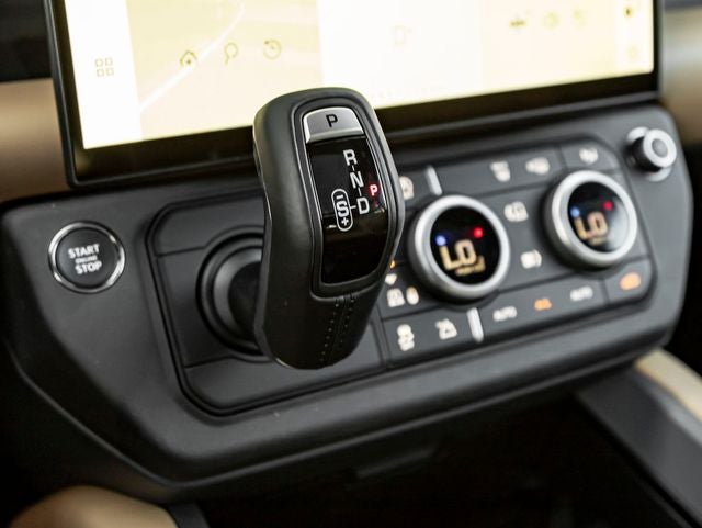 2026 Land Rover Defender 130 X-Dynamic SE