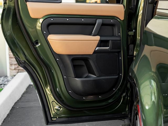 2026 Land Rover Defender 130 X-Dynamic SE