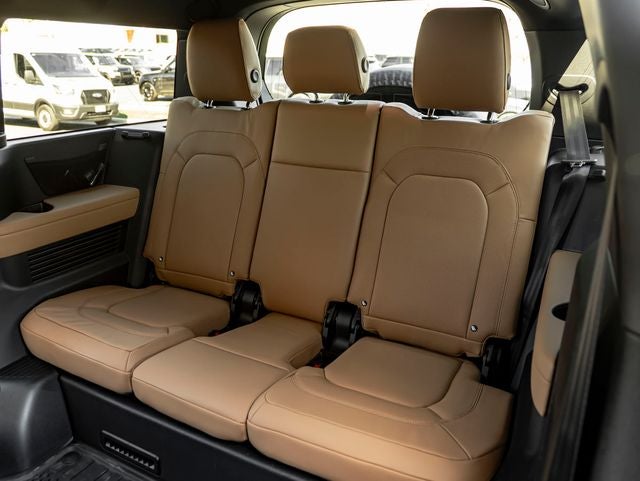 2026 Land Rover Defender 130 X-Dynamic SE
