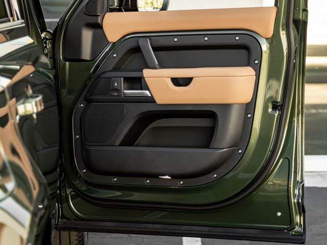 2026 Land Rover Defender 130 X-Dynamic SE
