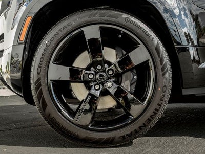 2026 Land Rover Defender 130 X-Dynamic SE