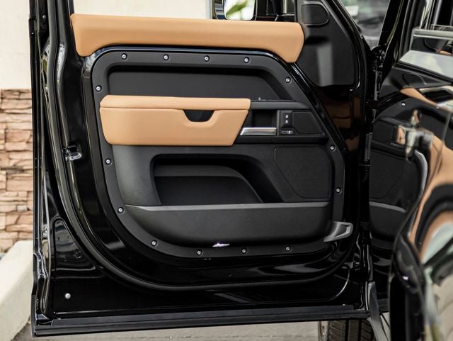 2026 Land Rover Defender 130 X-Dynamic SE