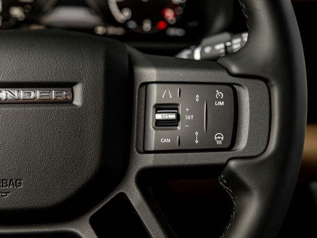 2026 Land Rover Defender 130 X-Dynamic SE