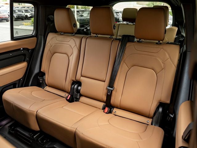 2026 Land Rover Defender 130 X-Dynamic SE