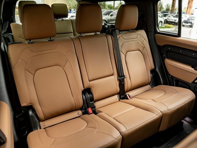 2026 Land Rover Defender 130 X-Dynamic SE