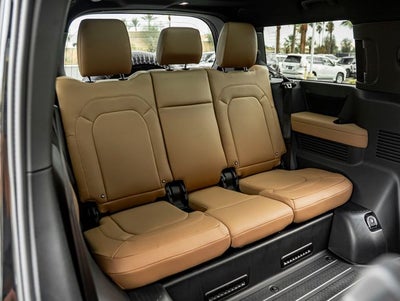 2026 Land Rover Defender 130 X-Dynamic SE