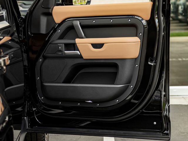 2026 Land Rover Defender 130 X-Dynamic SE