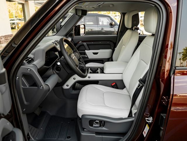 2026 Land Rover Defender 130 X-Dynamic SE