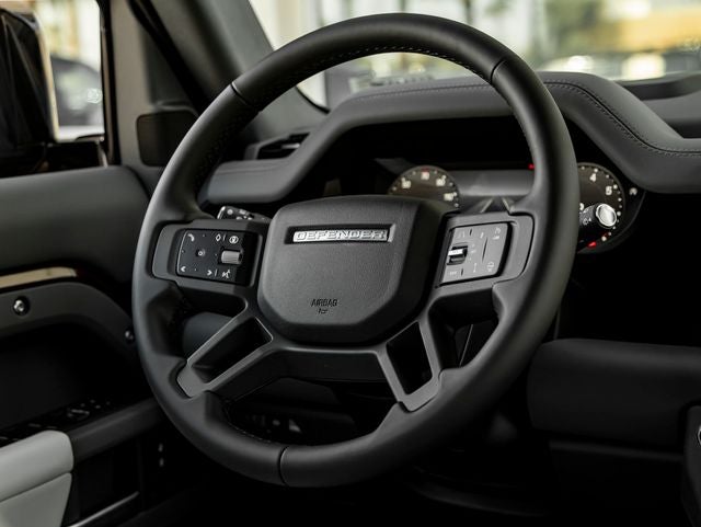 2026 Land Rover Defender 130 X-Dynamic SE