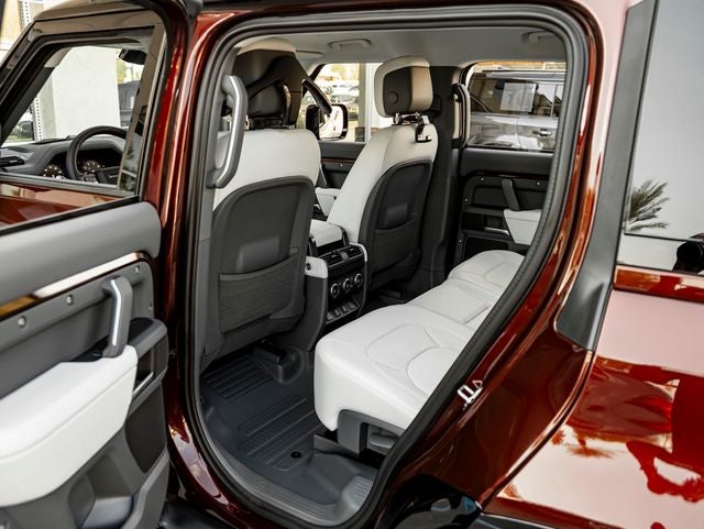 2026 Land Rover Defender 130 X-Dynamic SE