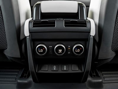 2026 Land Rover Defender 130 X-Dynamic SE