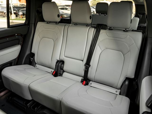 2026 Land Rover Defender 130 X-Dynamic SE