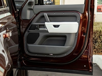 2026 Land Rover Defender 130 X-Dynamic SE