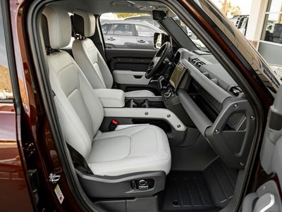 2026 Land Rover Defender 130 X-Dynamic SE