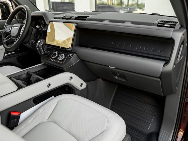 2026 Land Rover Defender 130 X-Dynamic SE