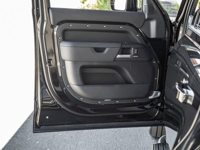 2025 Land Rover Defender 130 X-Dynamic SE