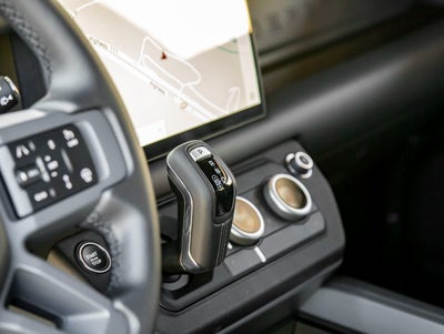 2025 Land Rover Defender 130 X-Dynamic SE