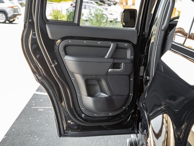 2025 Land Rover Defender 130 X-Dynamic SE